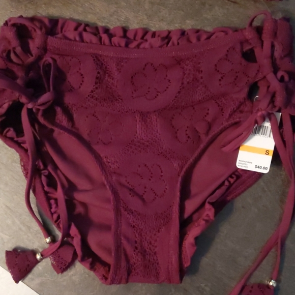 Bikini - Picture 2 of 6